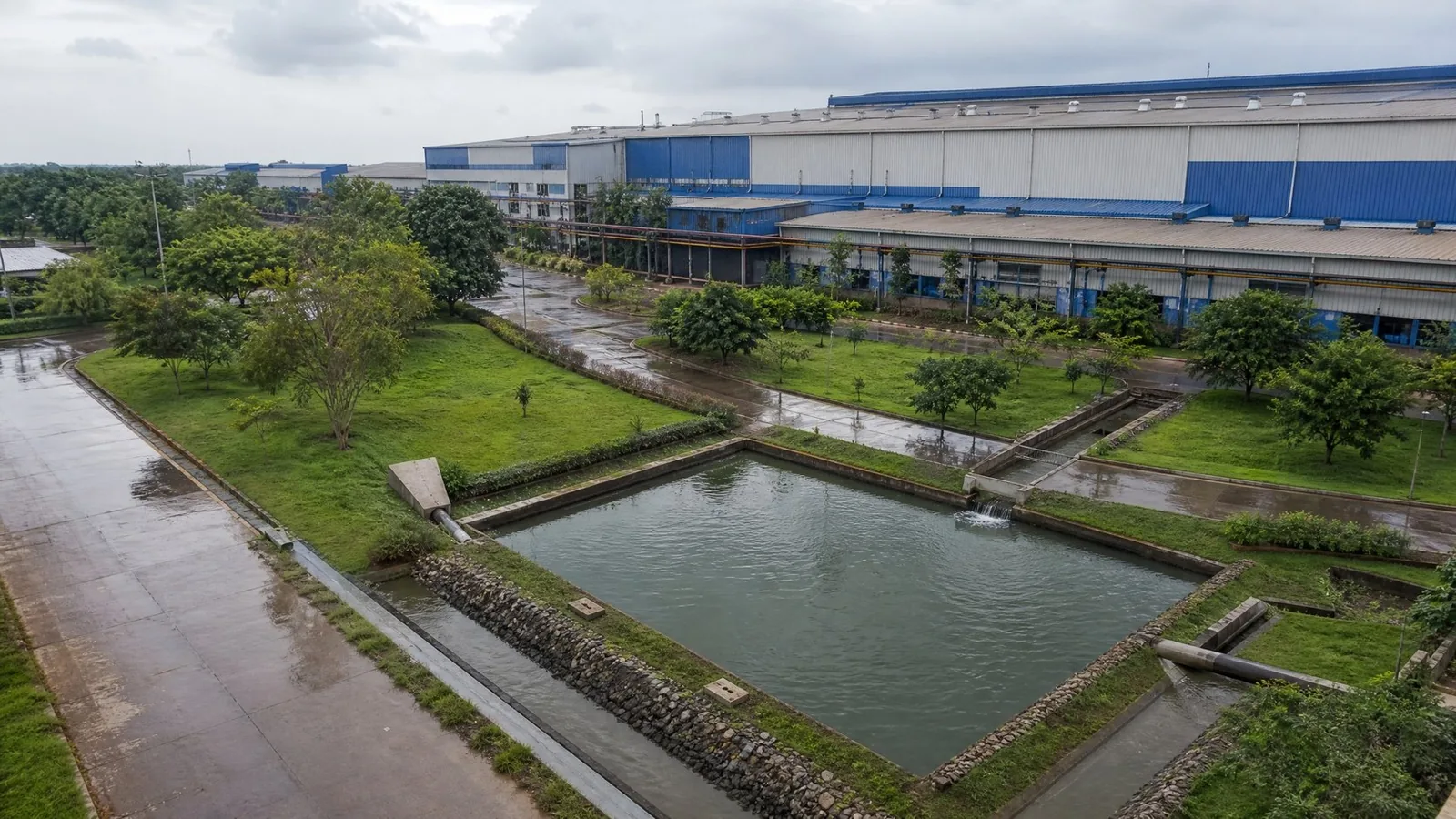 Water reservoir and treatment infrastructure at the Palej plant